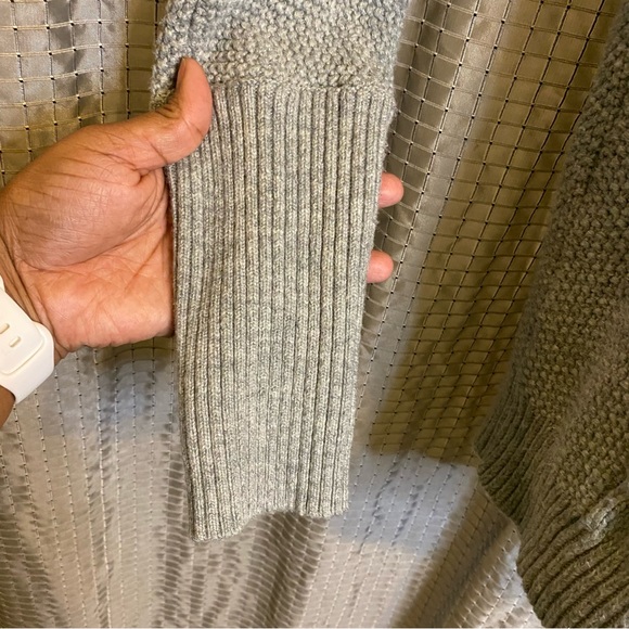 GAP Chunky Gray Cable Knit Turtleneck Sweater Mock Neck Medium - Picture 7 of 8